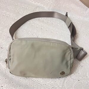Lululemon everyday belt bag in silver